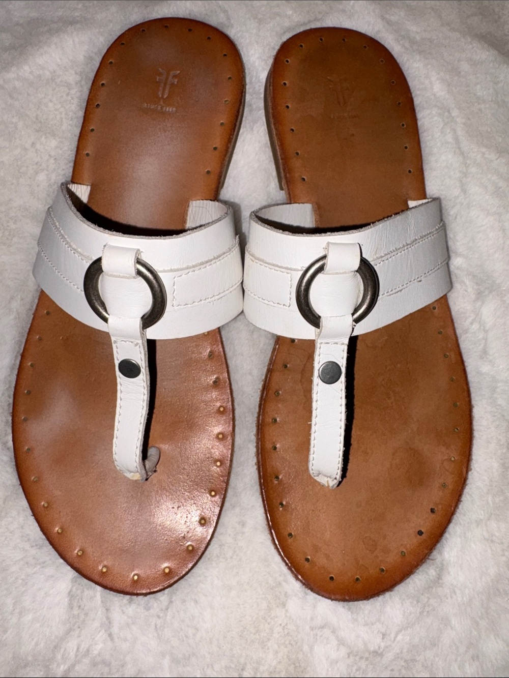 Frye Women's Avery Harness Thong White Sandal 
Size: 10